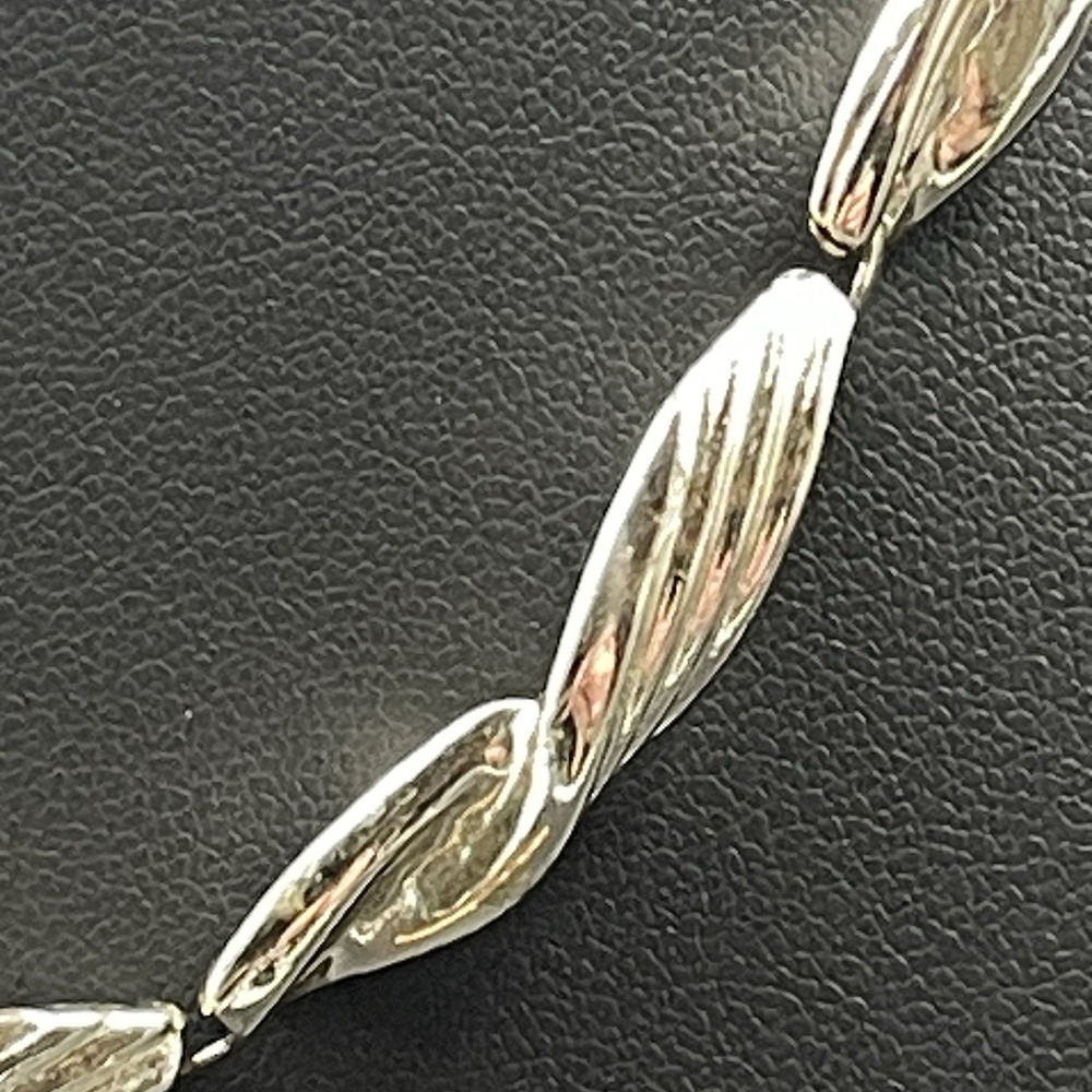 Lisner Gold Tone Link Necklace Twisted Leaf Chain Vintage Adjustable 1029 - Picture 2 of 9